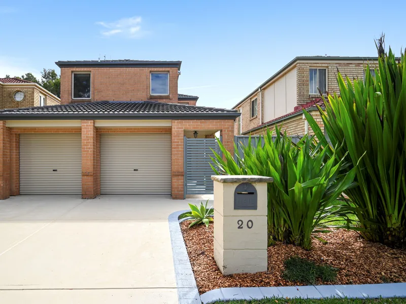 Chic townhouse living only steps to the Beach!