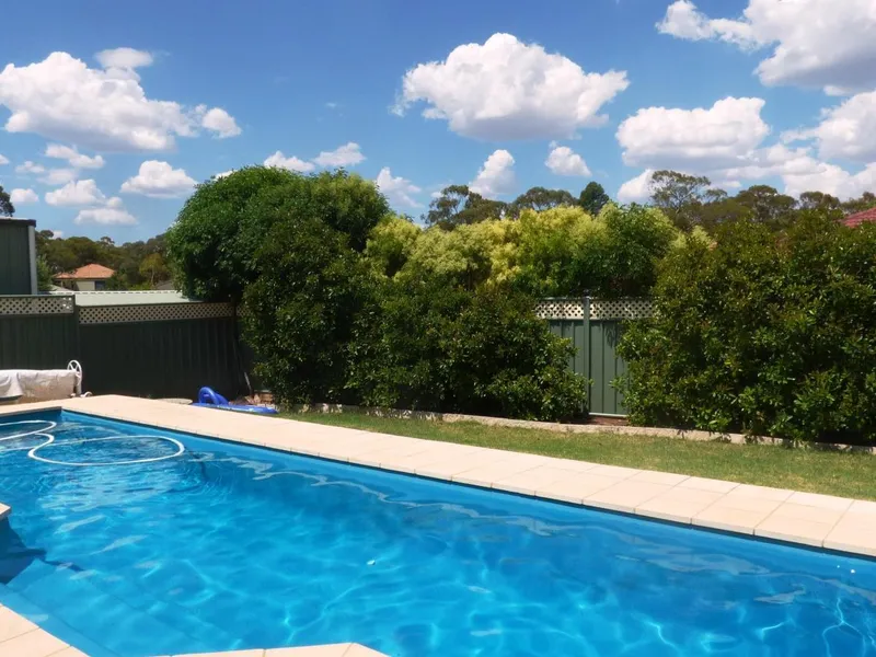 Large family home, close to Delroy Shopping Centre