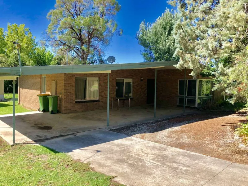 Comfortable Three (3) Bedroom Brick Veneer Home!