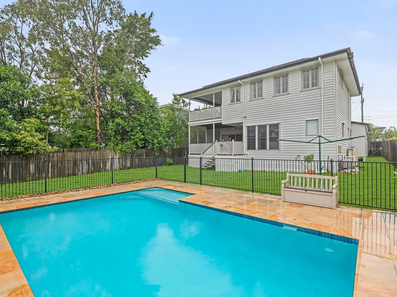 Large Family home, Great Location, Pool