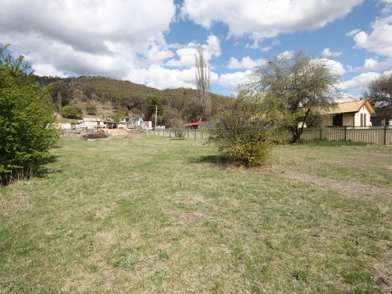 Own Your Own Country Block - Just a 40 min commute to Canberra.