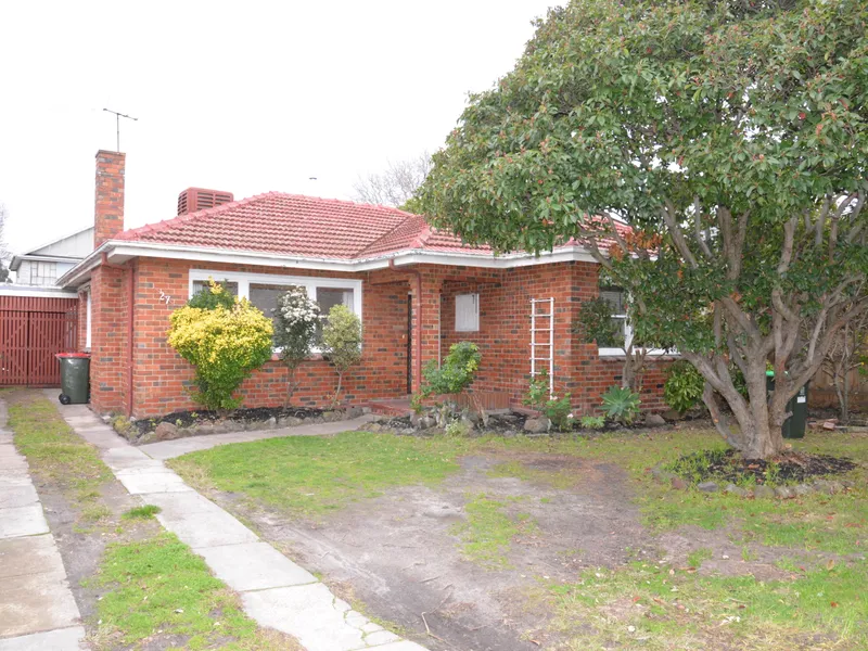 A SPACIOUS HOME ON OFFER WITH 2 LARGE LIVING AREAS