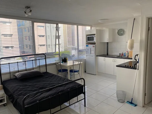 Ideal investment, comfortable studio unit currently has a long-term tenant in place.         