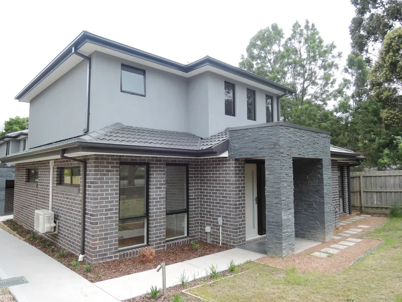 Two Storey Townhouse In Excellent Location