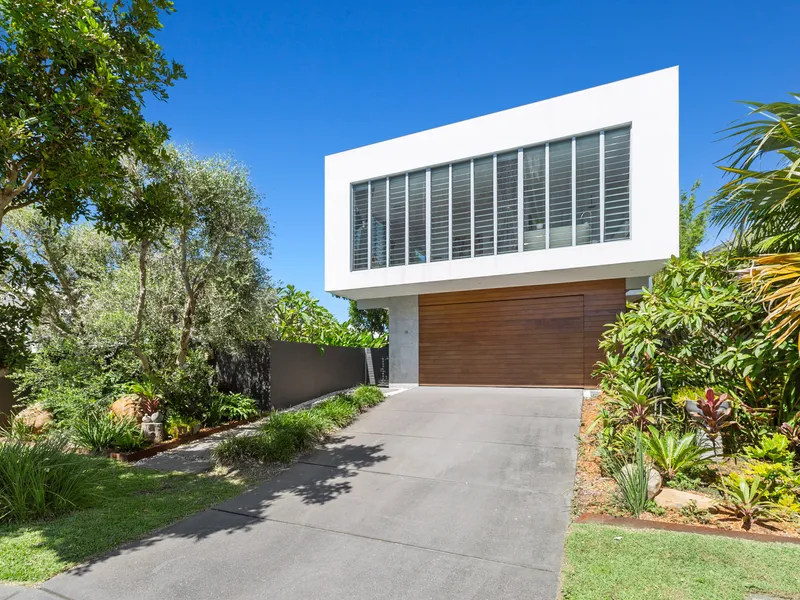 PRIZE HOME THE EPITOME OF BEACHSIDE SOPHISTICATION