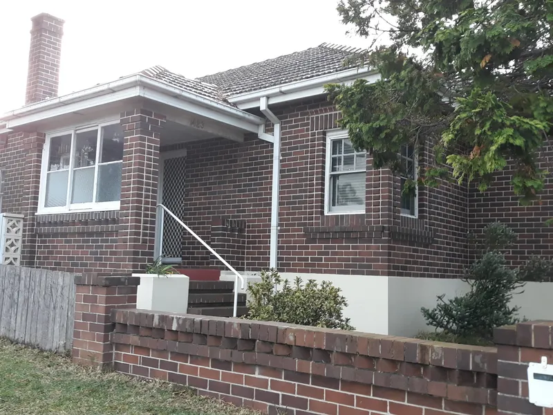 Prime Location Full Brick Home *AVAILABLE FROM THURSDAY 28TH APRIL*