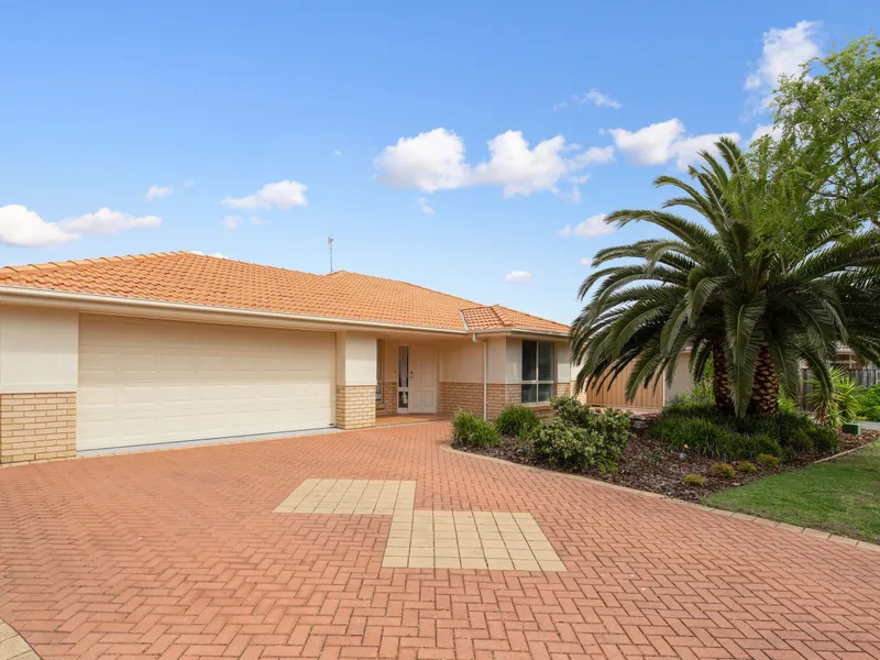 Beautiful family home and location!
