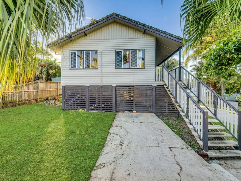 Cosy, Quiet 3 bedroom property with a sought after double bay shed!