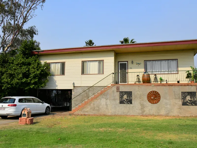 CALLING ALL INVESTORS! - CONVENIENCE & COMFORTABLE LIVING!