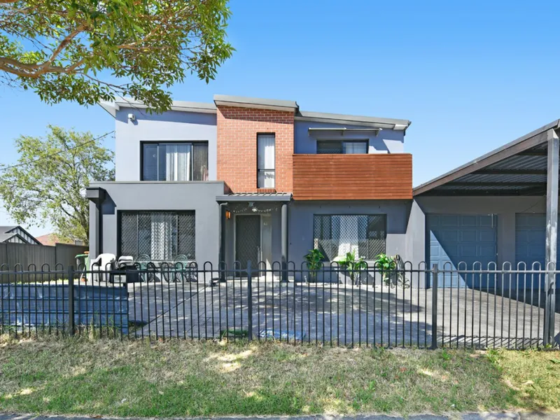 FAMILY HOME IN PRIZED LOCATION!!