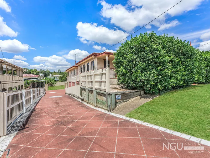 MASSIVE 60 SQUARES (540m2) - 7 BEDROOM, 3 BATHROOM COLONIAL MASTERPIECE – LARGE ENOUGH FOR TWO (2) FAMILIES!