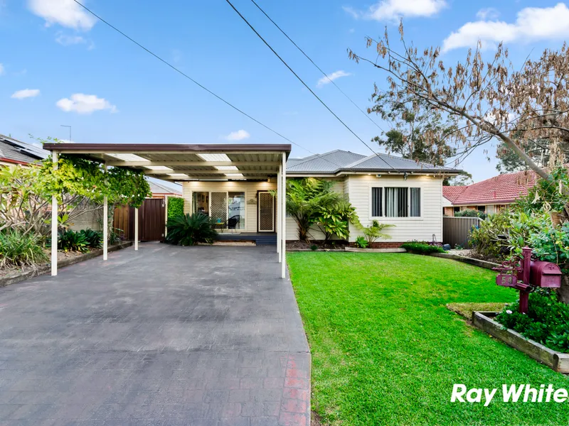 CONTEMPORARY HOME ON A LARGE BLOCK
