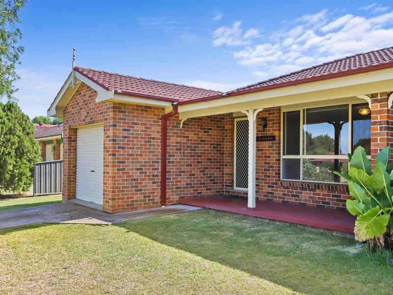 Well-presented brick and tile unit