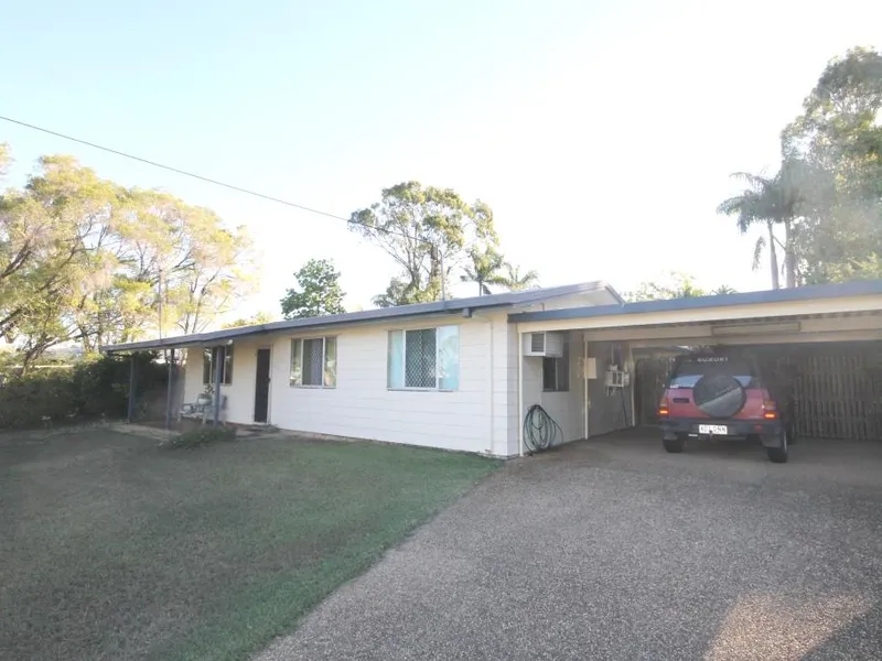 REDUCED TO $189,TOP BUYING - SPACIOUS LOW SET 3 BED HOME -  A DOUBLE CAR PORT AND A LARGE COVERED OUT DOOR ENTERTAINING AREA - WELL FENCED 830m2 ALLOT