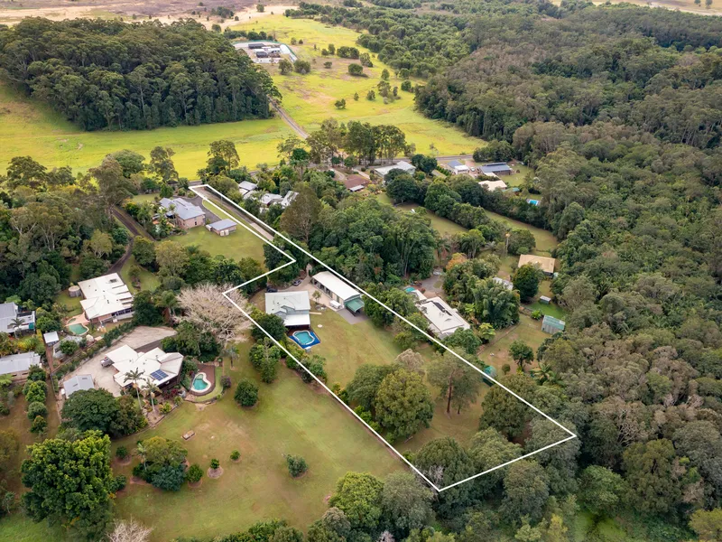 Prestigious Queenslander in Idyllic Setting1.6 Acre