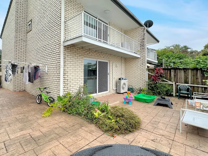 MAROOCHYDORE TOWNHOUSE WITH EXTRA LARGE PRIVATE COURTYARD