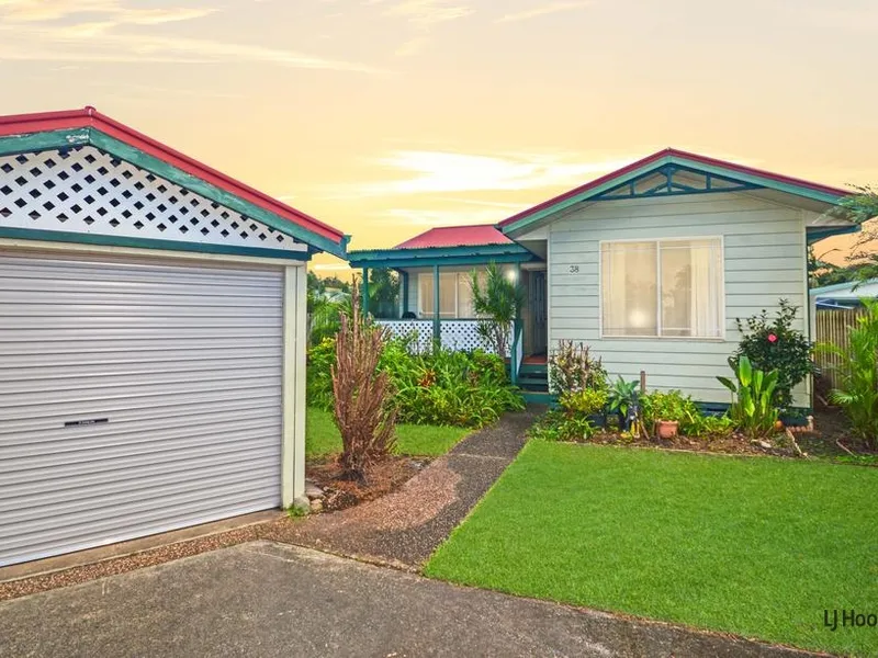 Palm Lake Resort - Winders Place - 2 Bedroom Home, new carpet