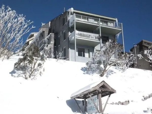 Priceless views, space to entertain, comfortably maintained & furnished....  This one ticks all the boxes!!