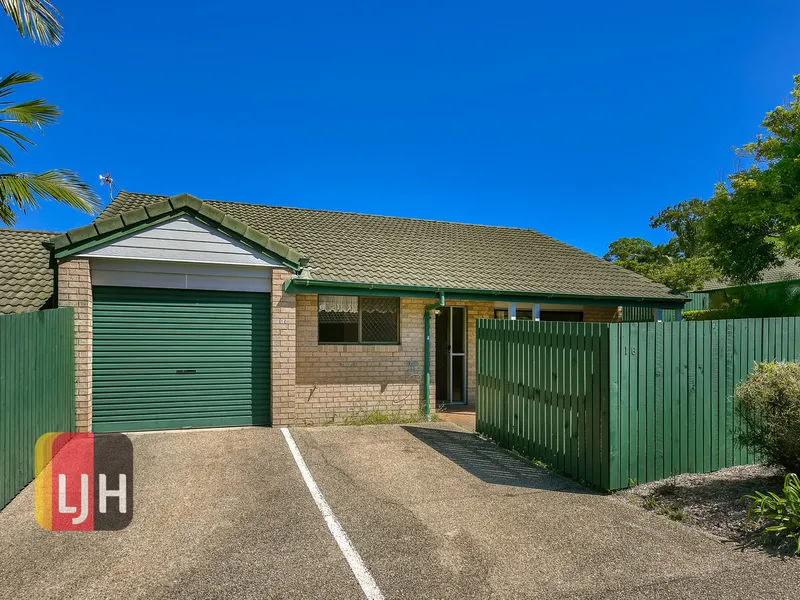 AIR CONDITIONED TWO BEDROOM LOWSET VILLA WITH COMPLEX POOL!