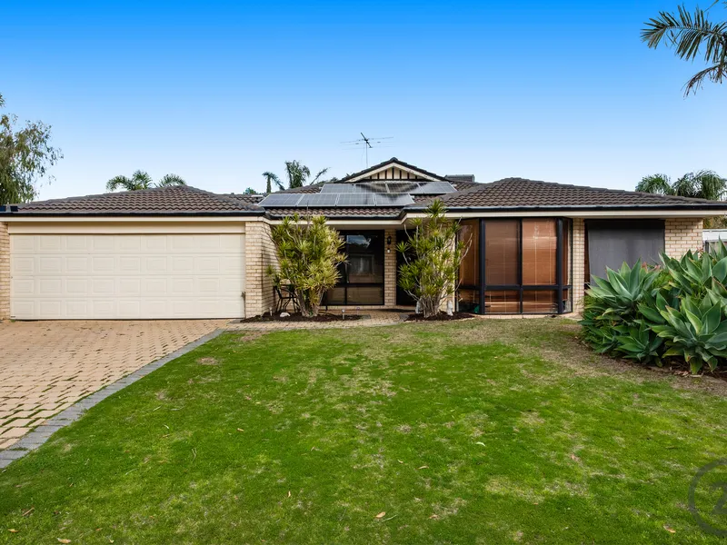 LARGE FAMILY HOME + POOL + POWERED WORKSHOP