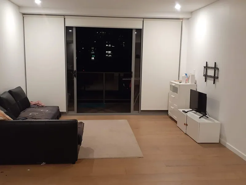 Bright Spacious And Quiet Living