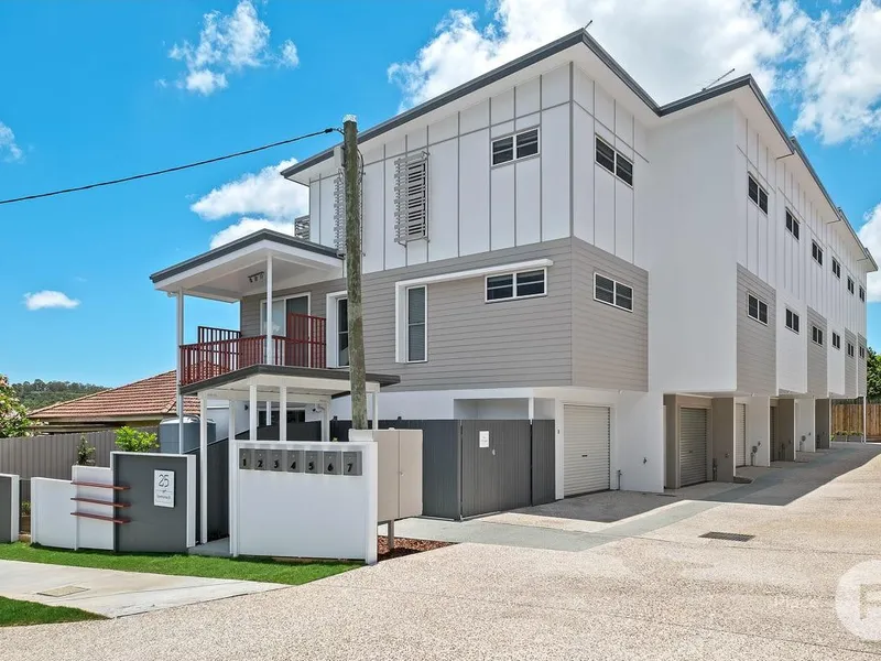 Stunning Townhouse In Unbeatable Location!