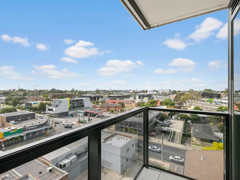 Luxury at it's finest ! One week's free rent to the successful renter....