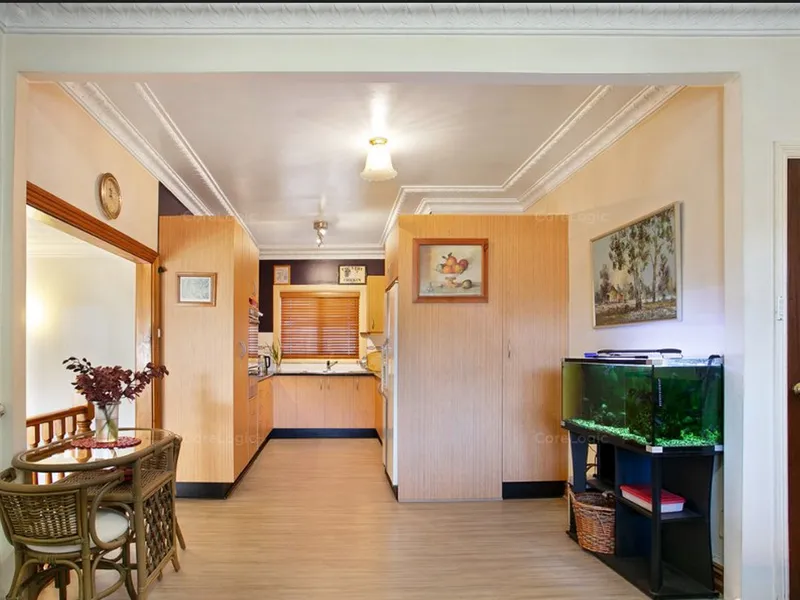 A beautiful house for rent in 8 Myee Rd, Macquarie Fields NSW 2564. Only $650 P/W.