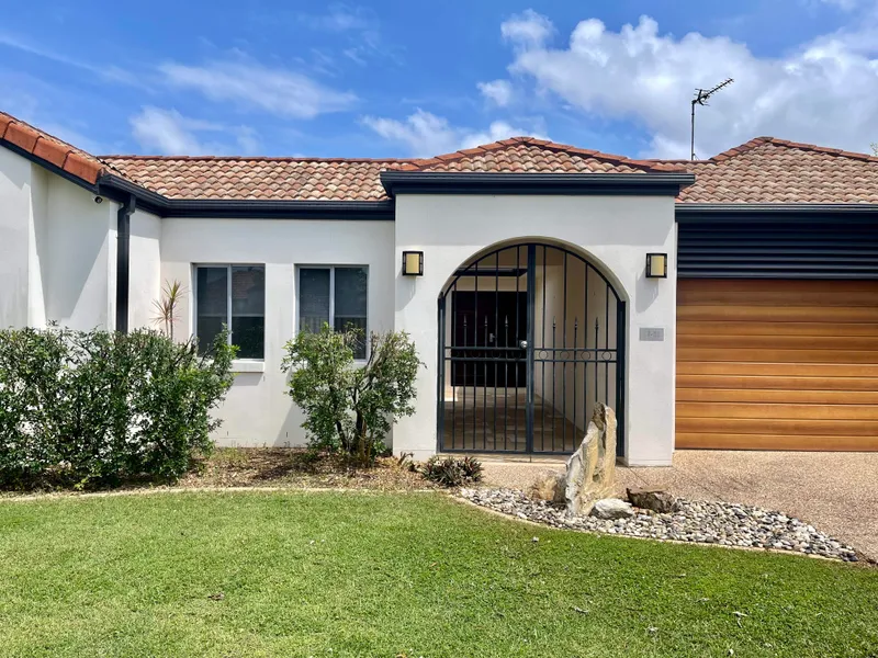 HACIENDA STYLE LARGE FAMILY HOME - NEWLY RENOVATED!