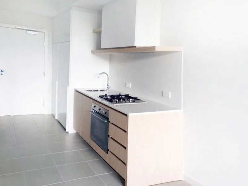 Stunning 2 Bedroom Apartment in Caulfield for Rent. Comes with 1 carpark!