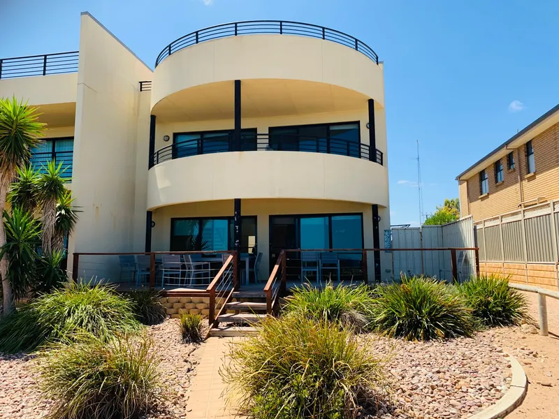 Furnished beachfront at Moonta Bay 