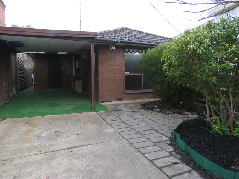 Spit System, Central Heating, Secure Yard