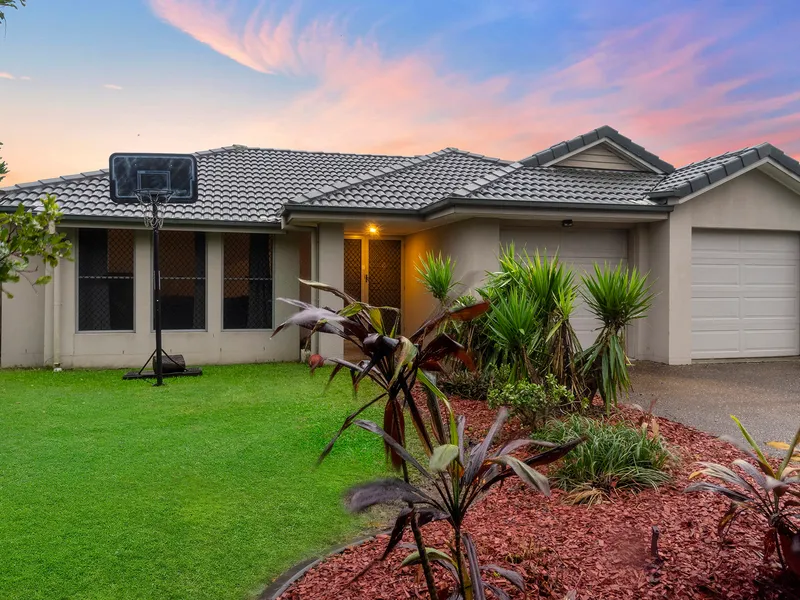 ENTERTAINERS PARADISE, OPEN PLAN LIVING + GENEROUS OUTDOOR AREAS!