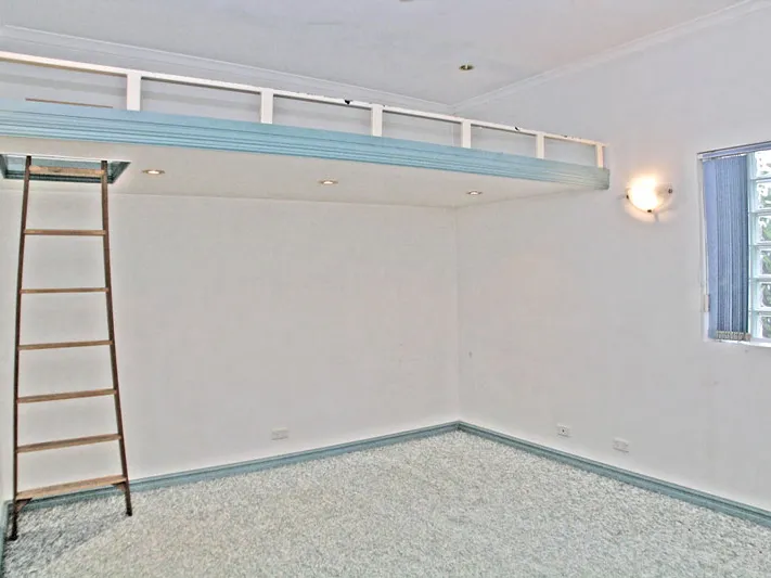 Modern Studio Apartment!