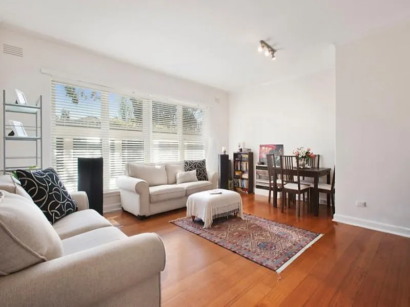 SPACIOUS GROUND FLOOR APARTMENT