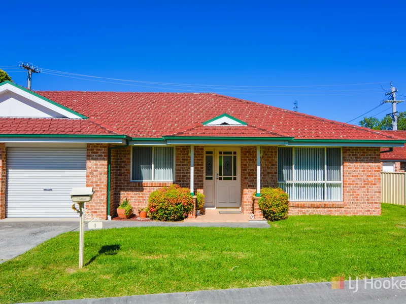 Torrens Title Duplex -Right in the Heart of Town