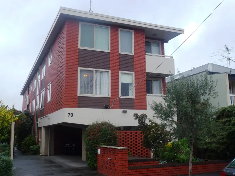 Renovated 1 Bedroom Beachside Apartment 