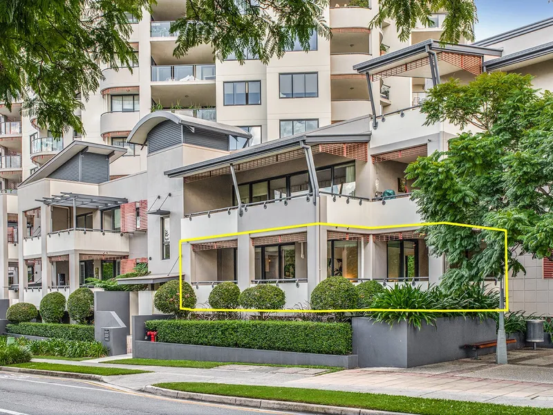 Trendy, Cosmopolitan Lifestyle in the Regatta Riverside Terraces