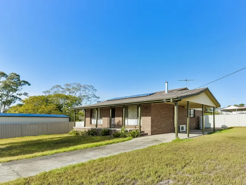 LOVELY THREE BEDROOM HOME CLOSE TO TOWN