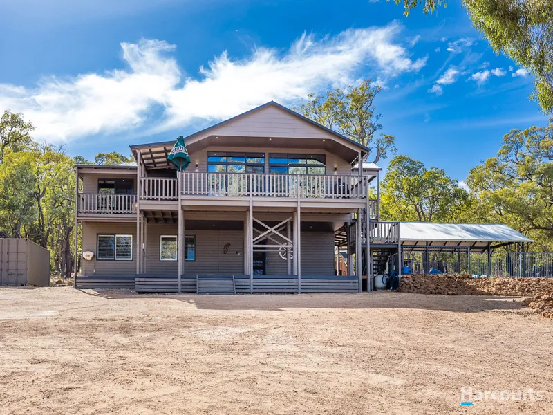 Commanding double storey 4 x 2 home on 7.6 acres