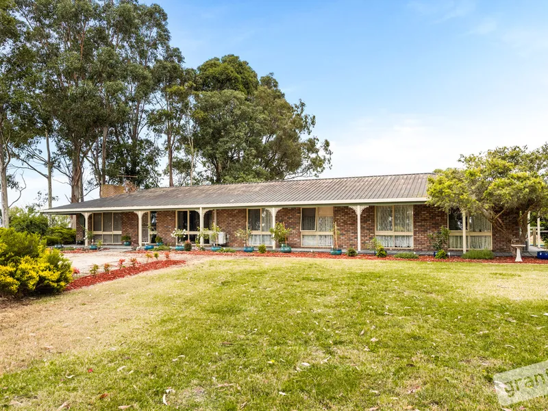 Rare 51.44 Acre (approx.) Nar Nar Goon Property, Dual Accommodation