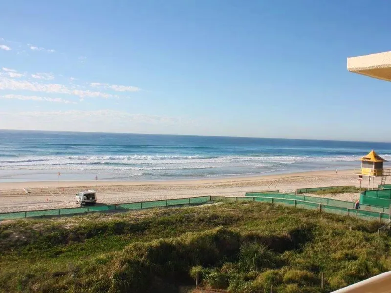 2 Bedroom Unfurnished Beachfront Unit in Surfers Paradise!