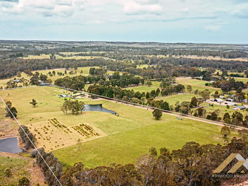 ACREAGE FARMLET WITH DAM AND EXTRA INCOME SOURCE