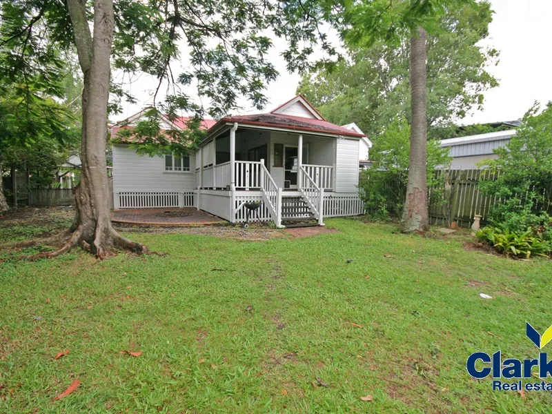 LARGE FAMILY HOME CLOSE TO ALL AMENITIES