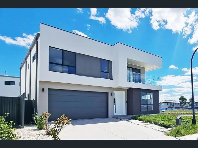 READY TO MOVE IN!! CALL TO INSPECT, SCHOFIELDS
