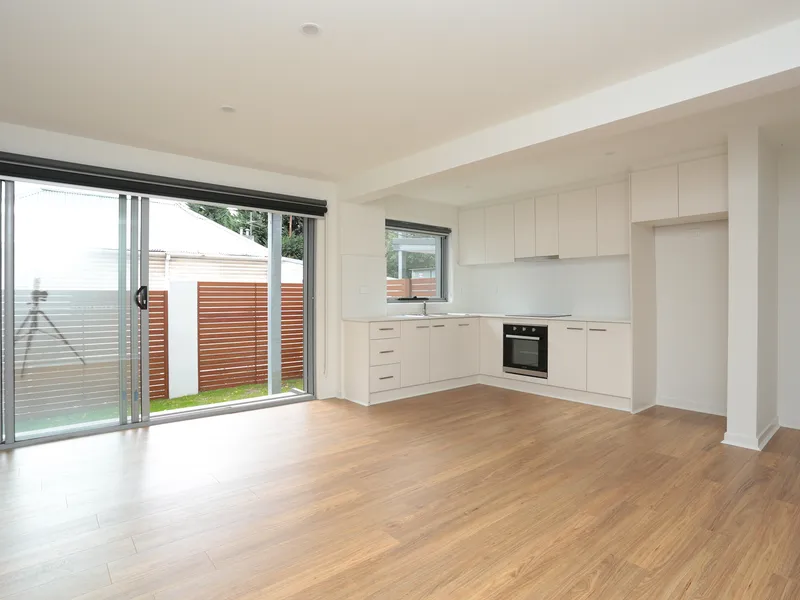 STUNNING GROUND-FLOOR APARTMENT & LARGE COURTYARD