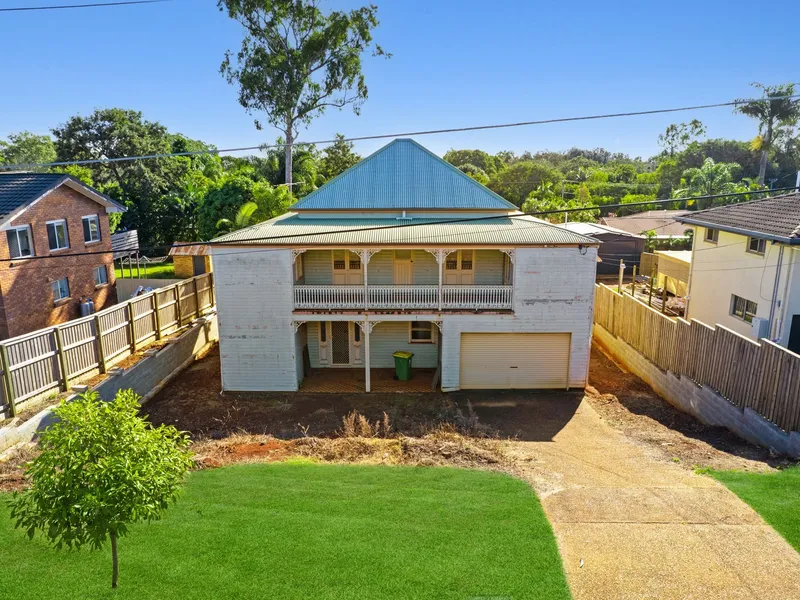 Original Queenslander on 1012m2 block