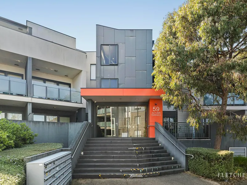 Stylish and Convenient: Your Perfect Clayton South Retreat Awaits!