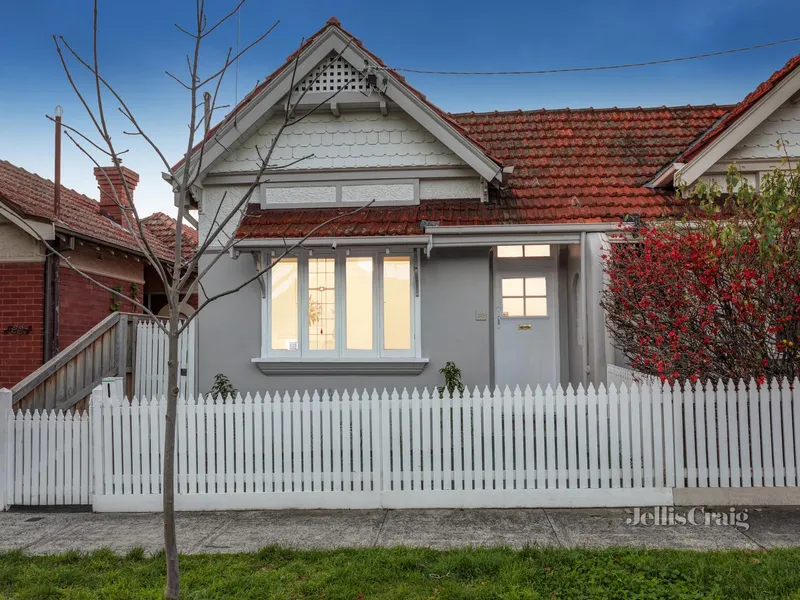 Elegant Edwardian Classic