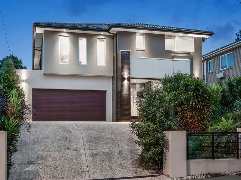GOLDEN MILE OPULENCE IN DUAL SCHOOL ZONES (STSA)